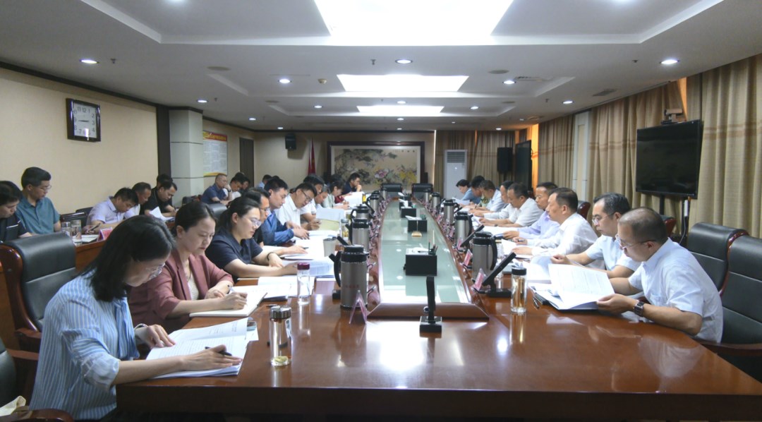 县委举行深入贯彻中央八项规定精神学习教育集中交流研讨暨县委理论学习中心组学习会议