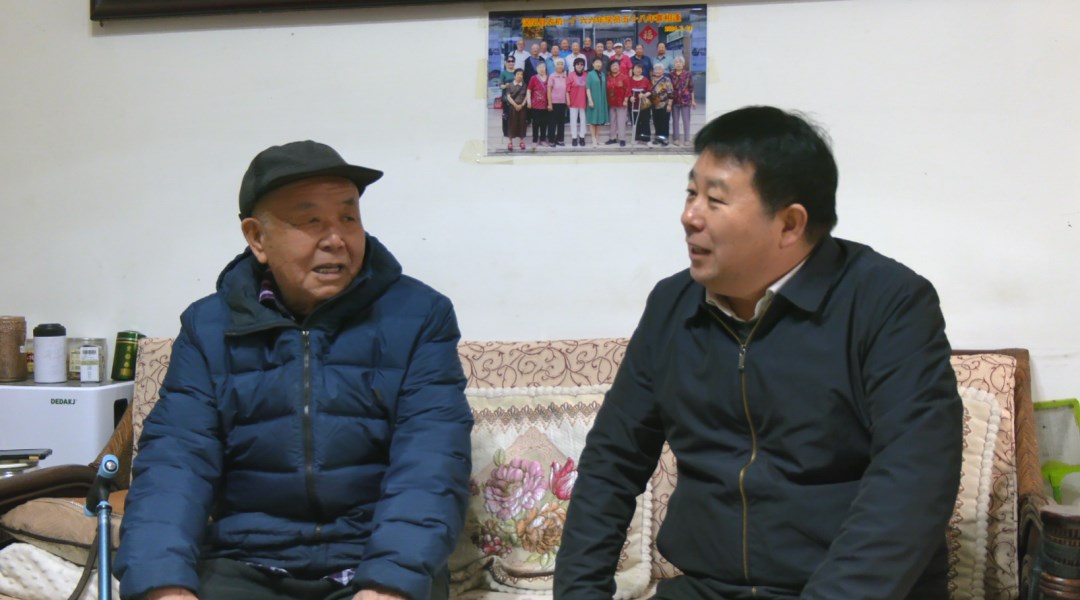 县委书记刘永春看望慰问老干部